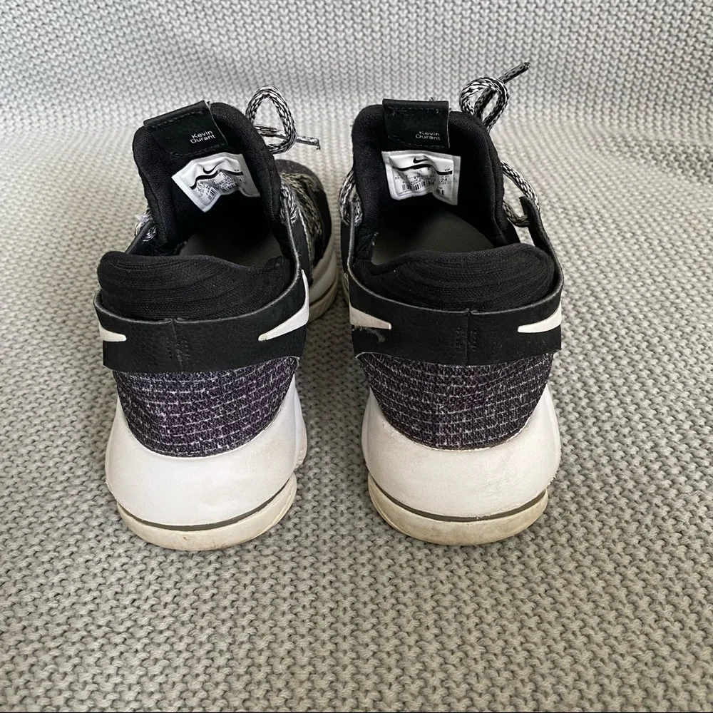 Nike Zoom KD 10 Kevin Durant Oreo GS 5.5Y / 7W activewear